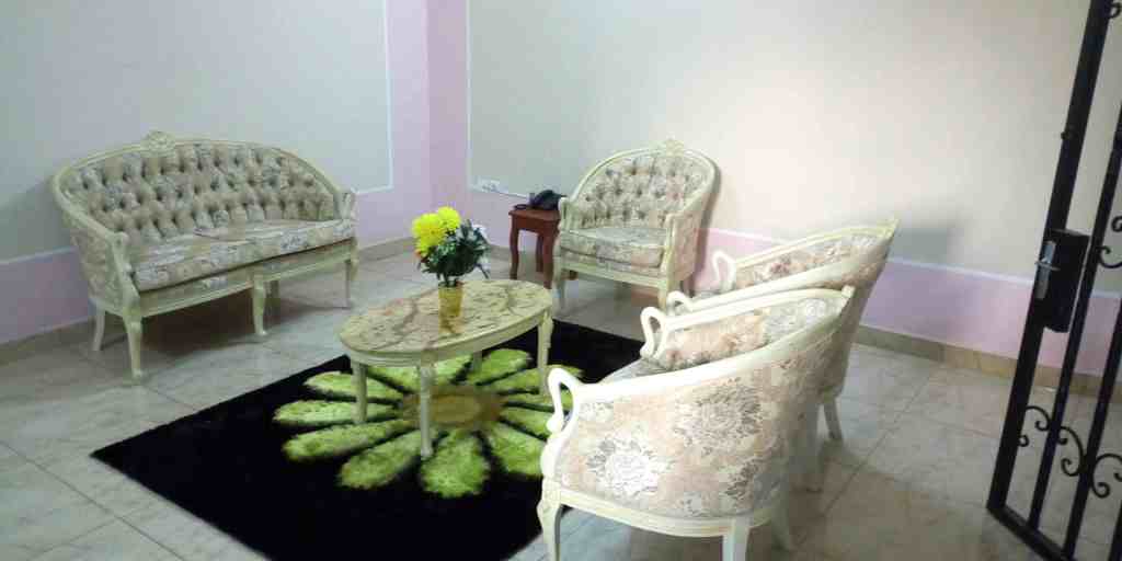 Chambre meublée à Cité Verte Yaoundé avec balcon et climatisation