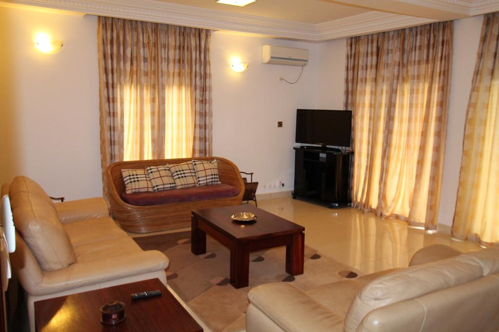 Studio meublé Essos Omnisport Yaoundé derrière Neptune Oil