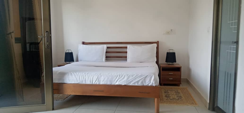 Studio duplex meublé à Odza Yaoundé avec décoration africaine