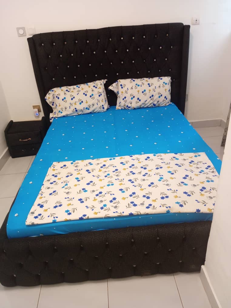 Studio meublé à Biyem-Assi rond-point Express avec balcon