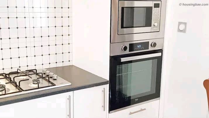 Studio meublé à Biyem-Assi rond-point Express avec balcon