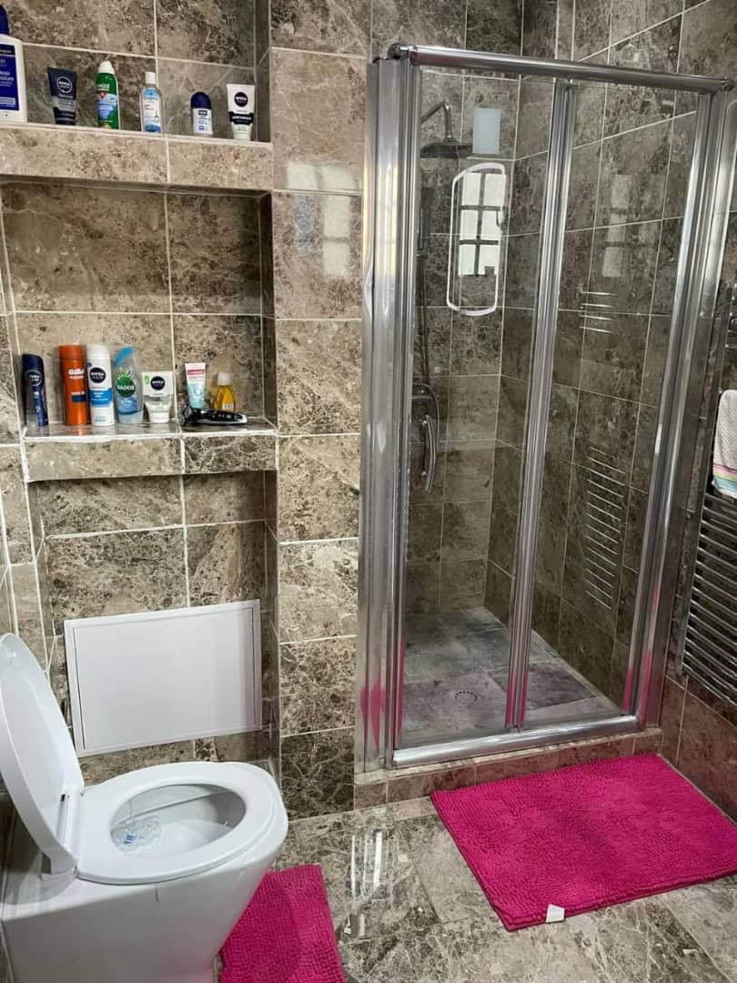 Studio meublé à Biyem-Assi rond-point Express avec balcon