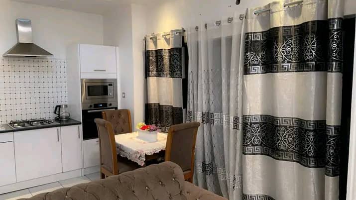 Studio meublé à Biyem-Assi rond-point Express avec balcon