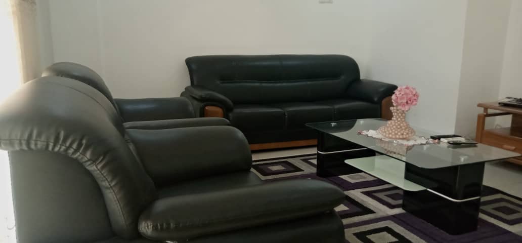 Studio meublé à Douala PK11 proche Ndokotti avec salon climatisé