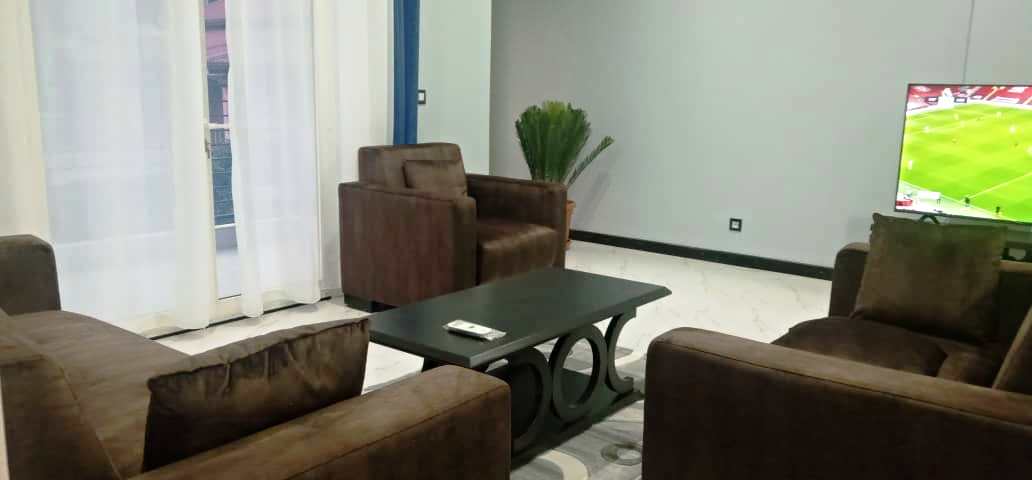 Studio meublé Essos Omnisport Yaoundé derrière Neptune Oil