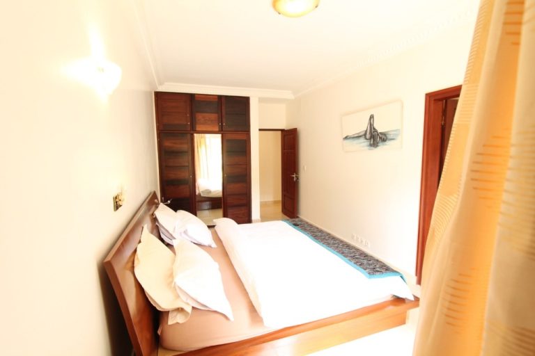 Studio duplex meublé à Odza Yaoundé avec décoration africaine