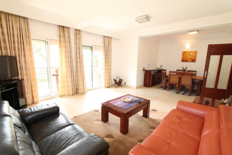 Appartement luxe 3 chambres avec piscine à Golf Yaoundé
