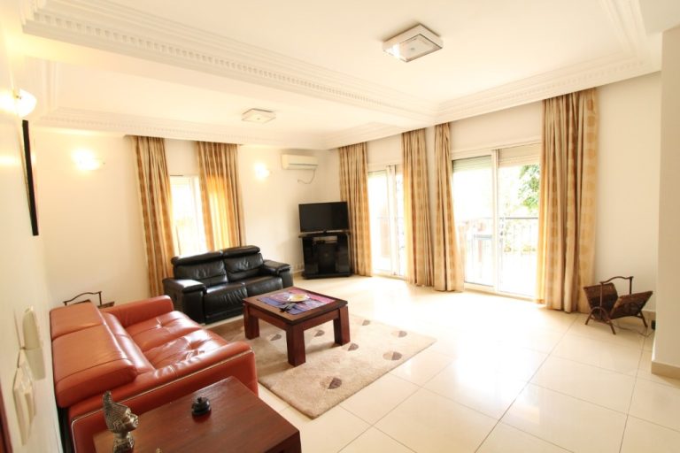 Studio duplex meublé à Odza Yaoundé avec décoration africaine