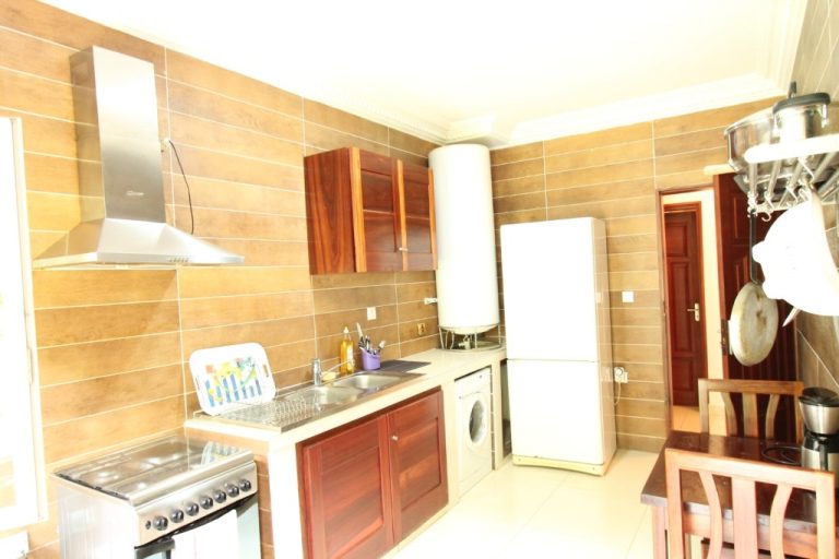 Studio duplex meublé à Odza Yaoundé avec décoration africaine