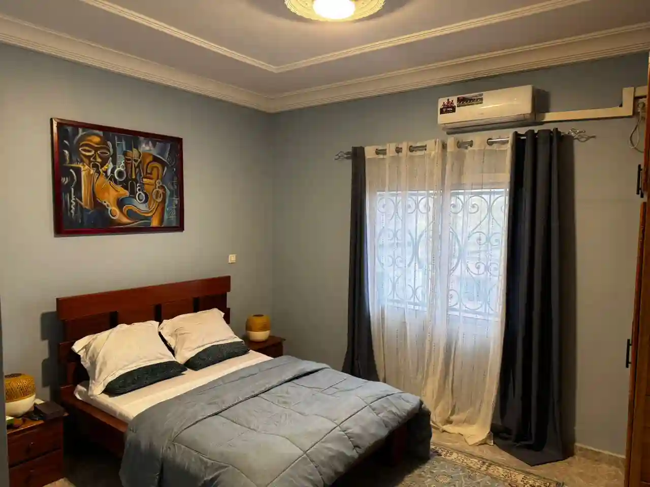 Chambre meublée à Cité Verte Yaoundé avec balcon et climatisation
