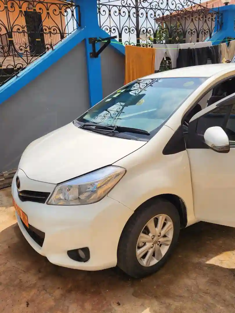 Chambre meublée à Cité Verte Yaoundé avec balcon et climatisation