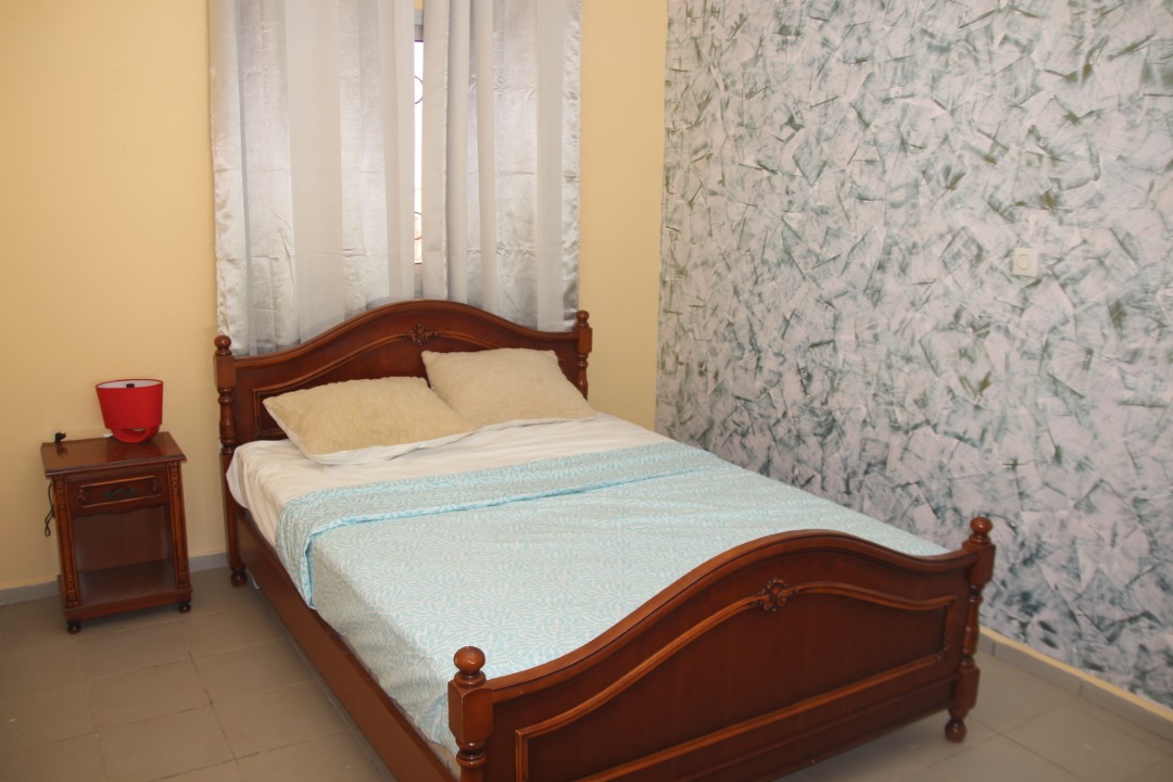 Studio meublé Essos Omnisport Yaoundé derrière Neptune Oil