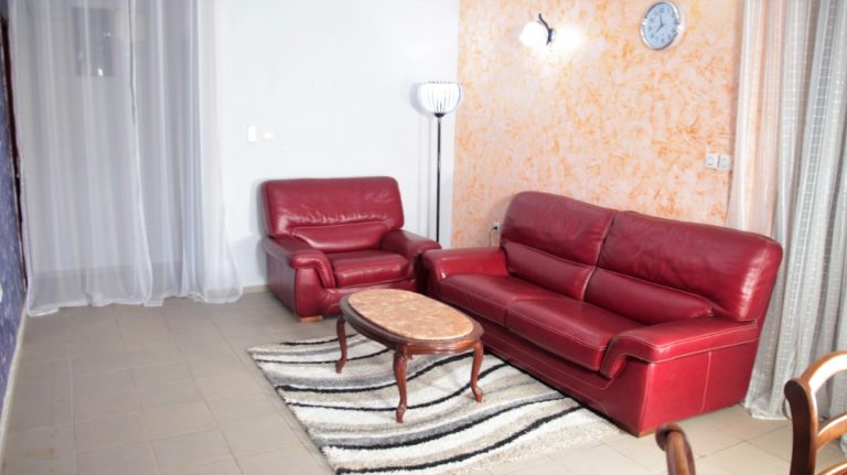 Studio meublé Essos Omnisport Yaoundé derrière Neptune Oil