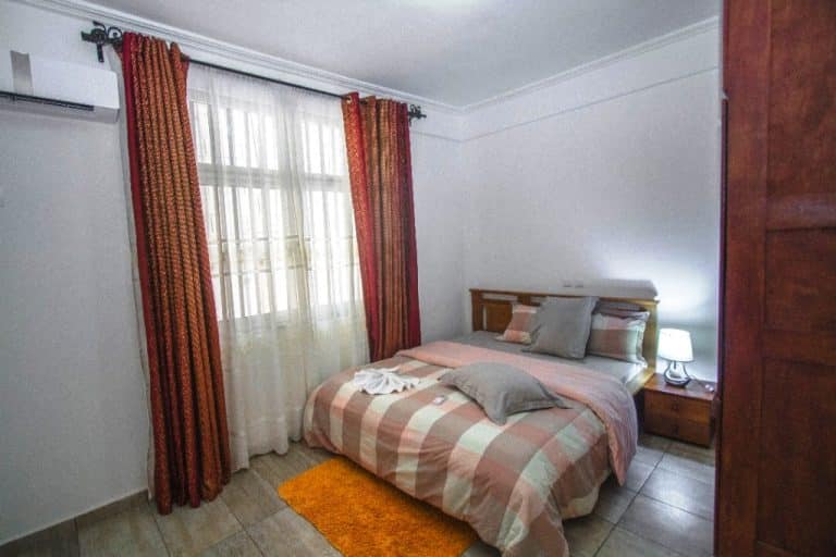 Studio meublé Essos Omnisport Yaoundé derrière Neptune Oil