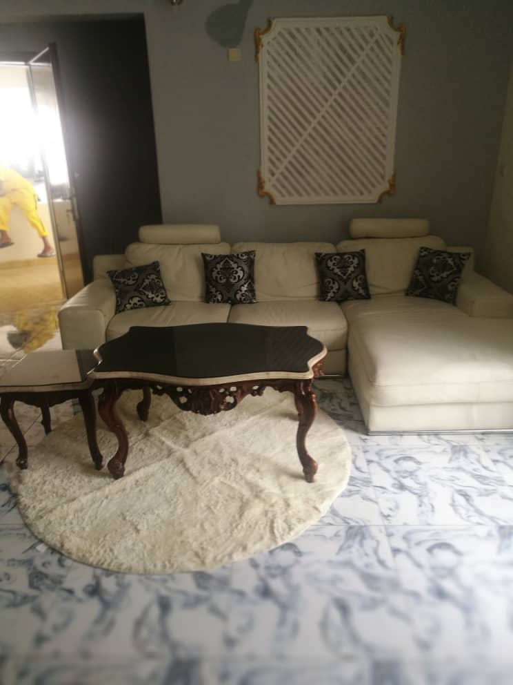 Appartement meublé à Akwa Douala avec ascenseur et vue sur la ville