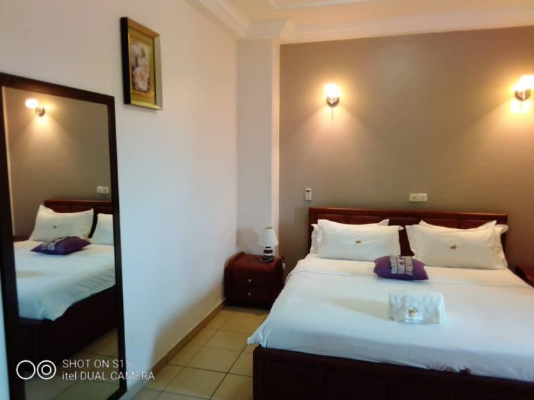 Appartement meublé à Akwa Douala avec ascenseur et vue sur la ville