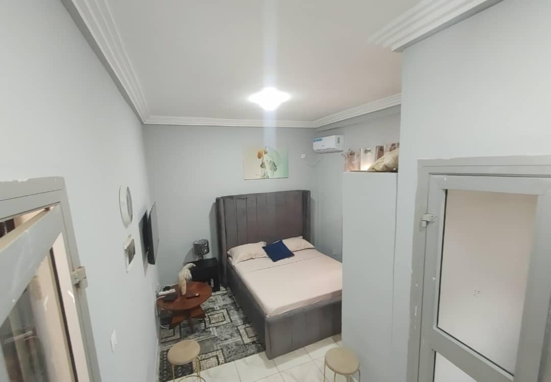 Chambre meublée moderne à Bastos Yaoundé proche supermarché Casino