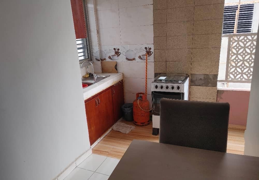 Chambre meublée moderne à Bastos Yaoundé proche supermarché Casino