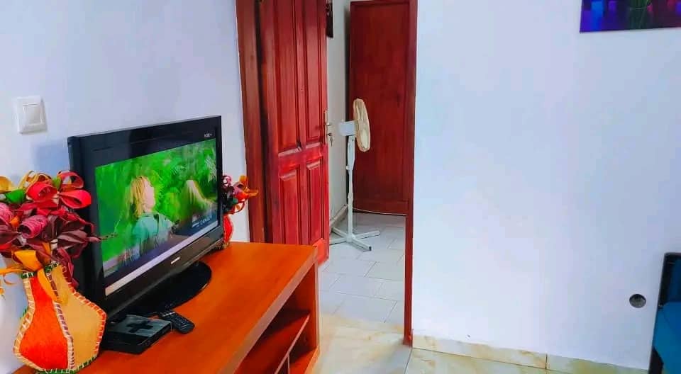 Studio duplex meublé à Odza Yaoundé avec décoration africaine