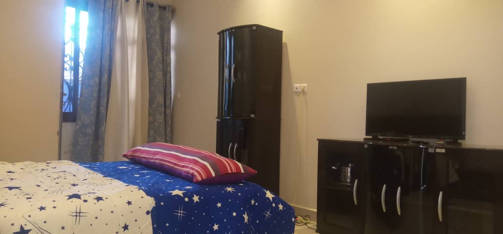 Studio duplex meublé à Odza Yaoundé avec décoration africaine