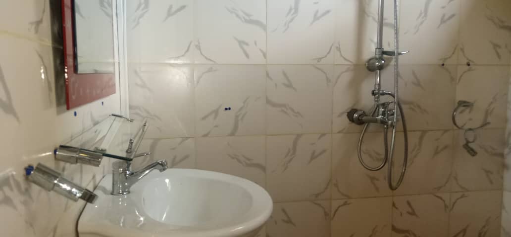 Chambre meublée à Bastos Yaoundé secteur Golf