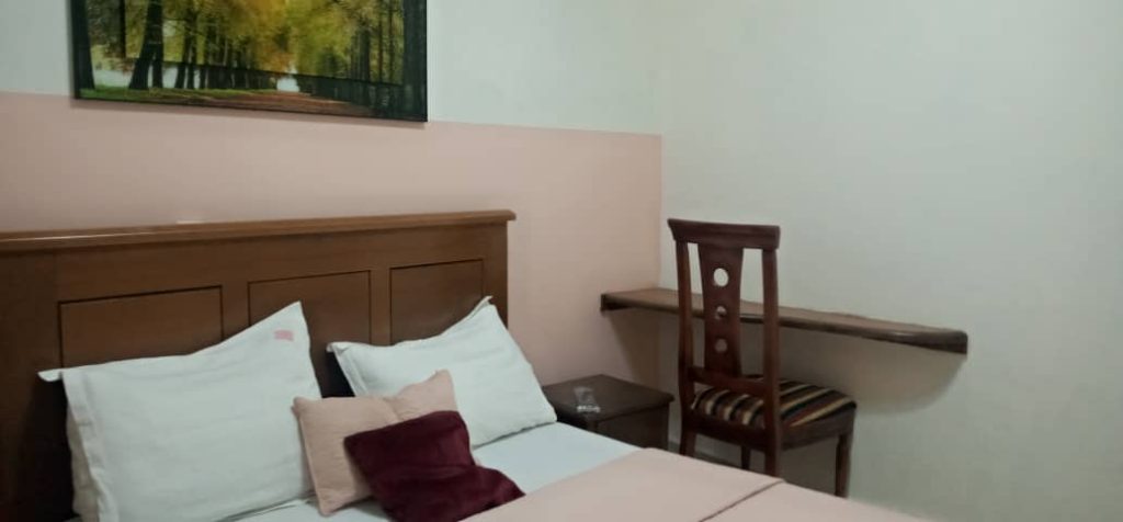 Chambre meublée à Odza Yaoundé avec salle de bain privée