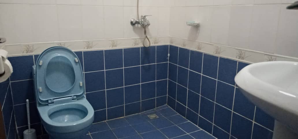 Studio duplex meublé à Odza Yaoundé avec décoration africaine