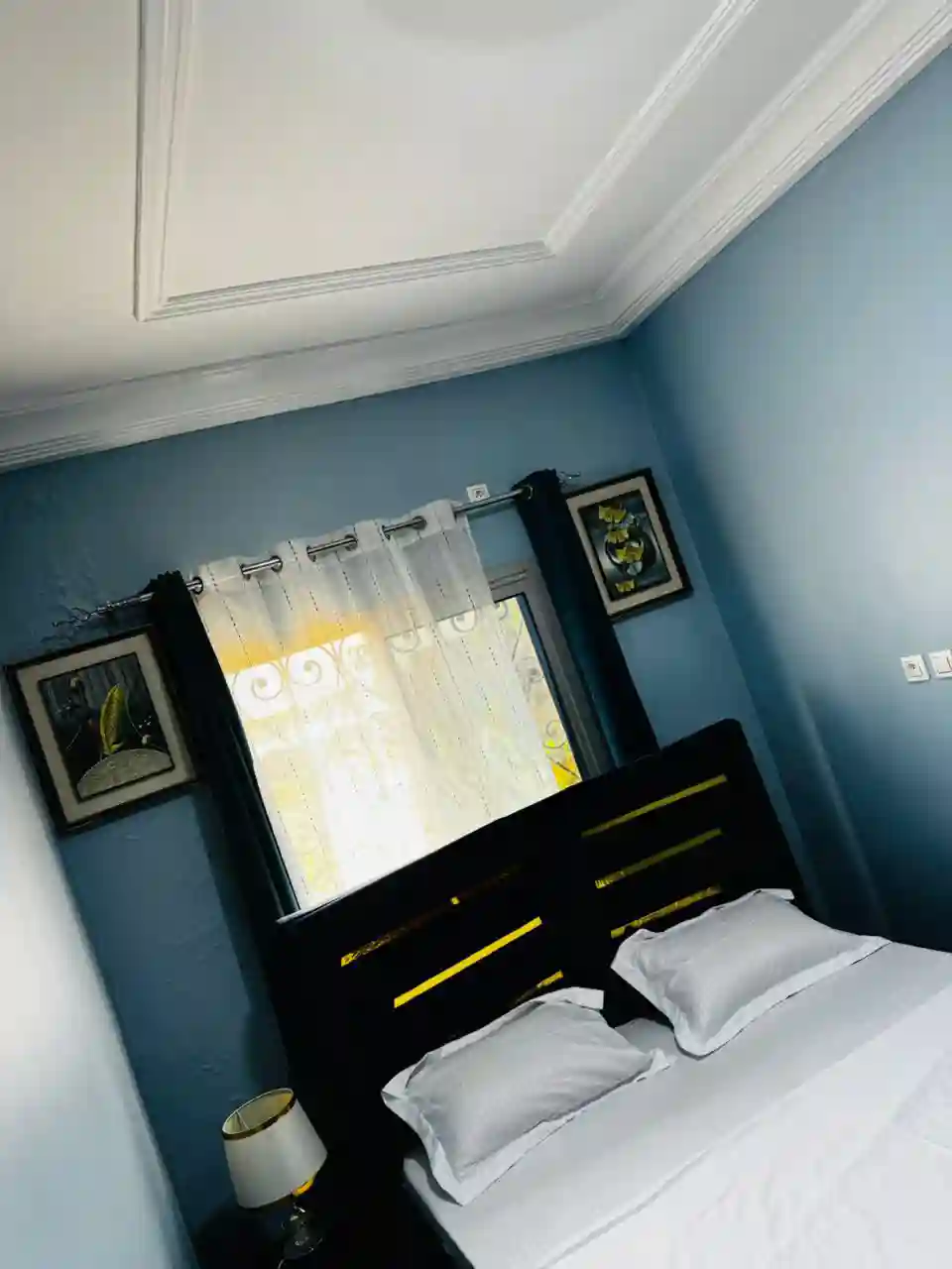 Chambre meublée à Cité Verte Yaoundé avec balcon et climatisation