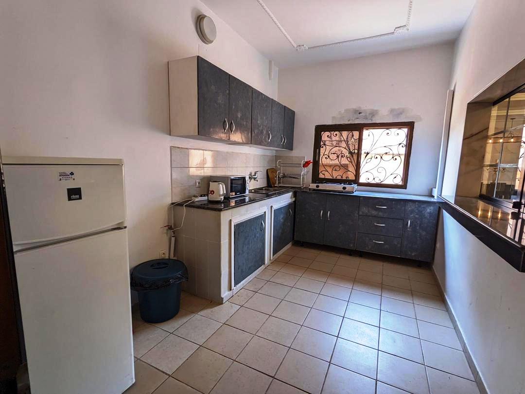 Studio meublé Essos Omnisport Yaoundé derrière Neptune Oil