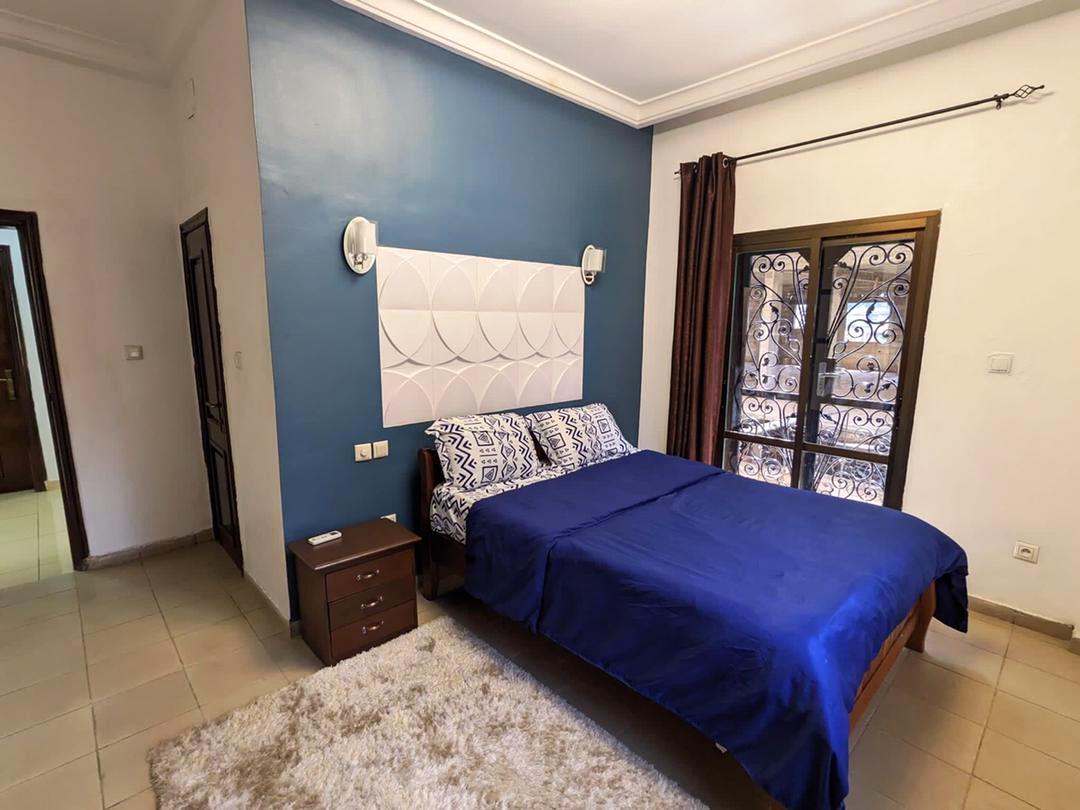 Studio meublé Essos Omnisport Yaoundé derrière Neptune Oil