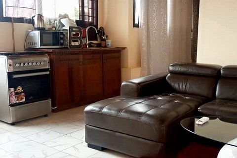 Appartement meublé aéré à Bastos Golf Yaoundé avec vue Mont Fébé