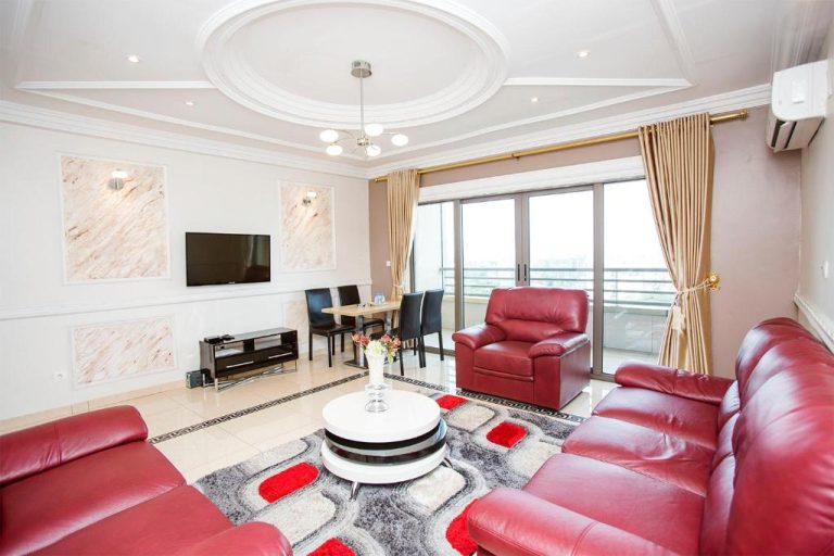 Appartement 3 chambres avec piscine sur le toit à Bonapriso Douala