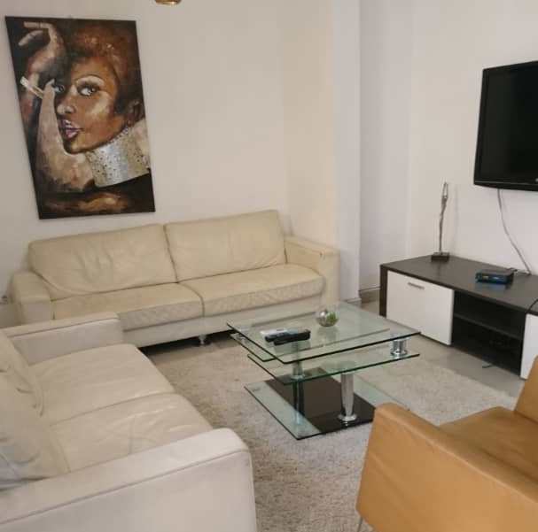 Appartement meublé 3 chambres avec piscine à Bali Douala