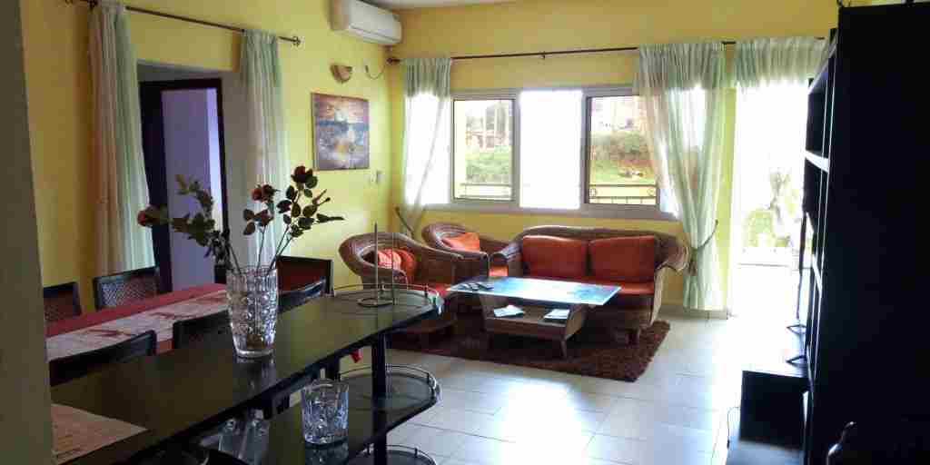 Appartement meublé Tsinga Yaoundé 3 chambres balcon
