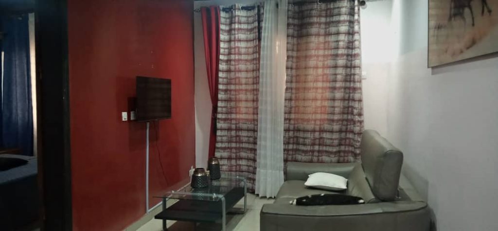 Studio meublé chic à Odza Yaoundé proche axe aéroport