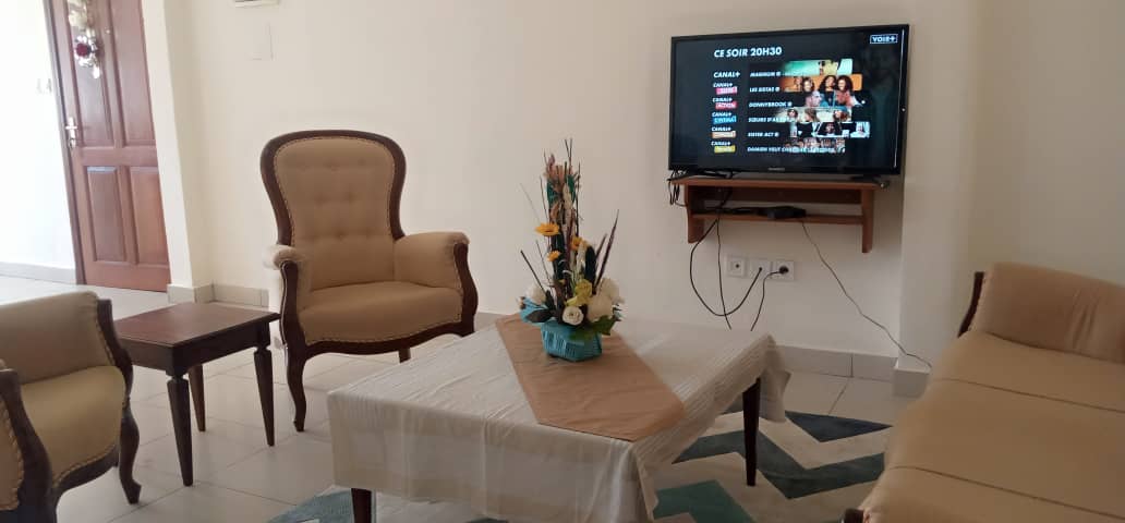 Studio duplex meublé à Odza Yaoundé avec décoration africaine