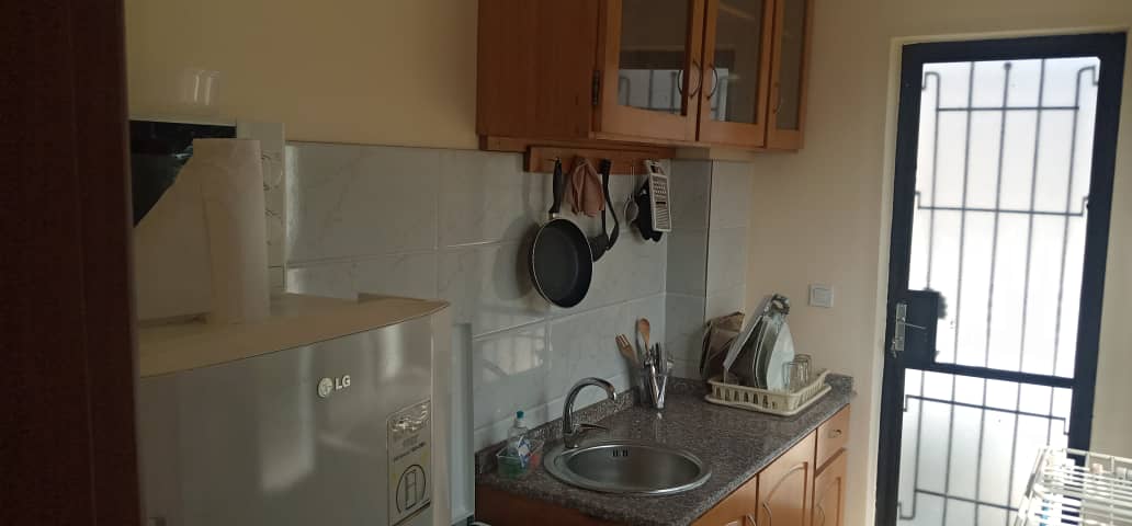 Studio duplex meublé à Odza Yaoundé avec décoration africaine