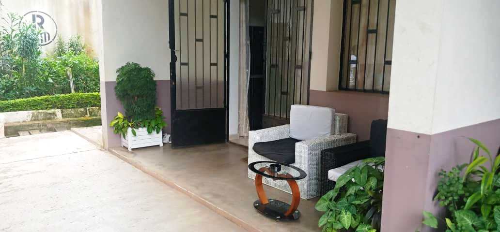 Studio meublé Essos Omnisport Yaoundé derrière Neptune Oil