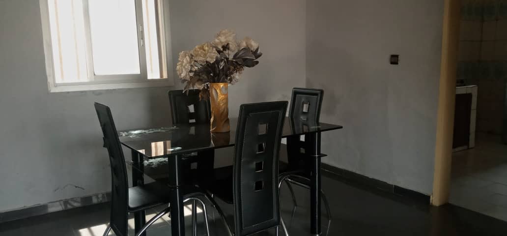 Studio T2 meublé à Odza Yaoundé en bordure de route