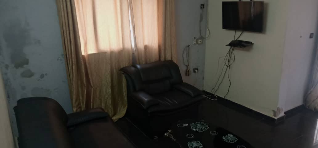 Studio T2 meublé à Odza Yaoundé en bordure de route