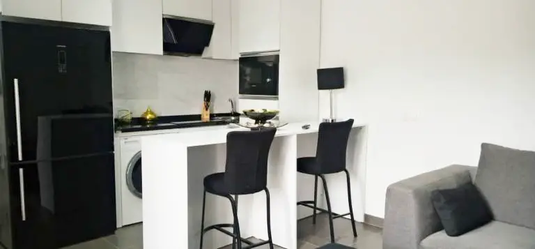 Studio duplex meublé à Odza Yaoundé avec décoration africaine