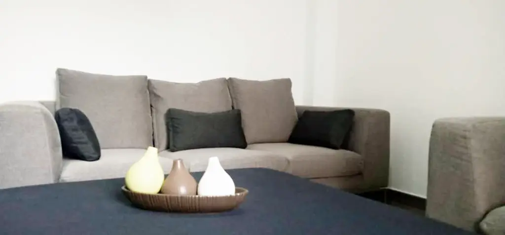 Studio duplex meublé à Odza Yaoundé avec décoration africaine