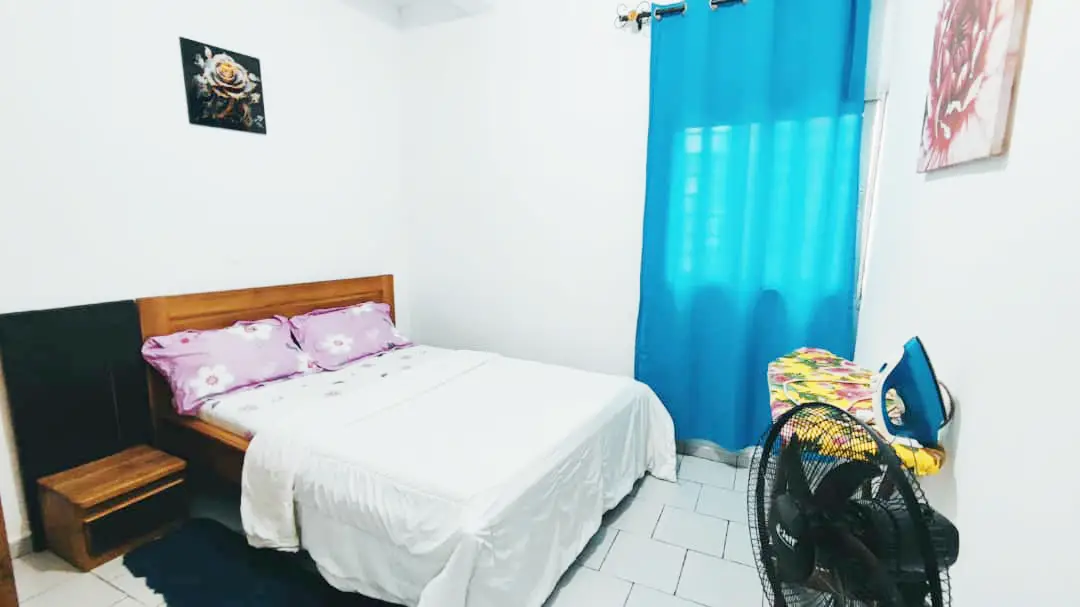 Studio meublé à Biyem-Assi rond-point Express avec balcon