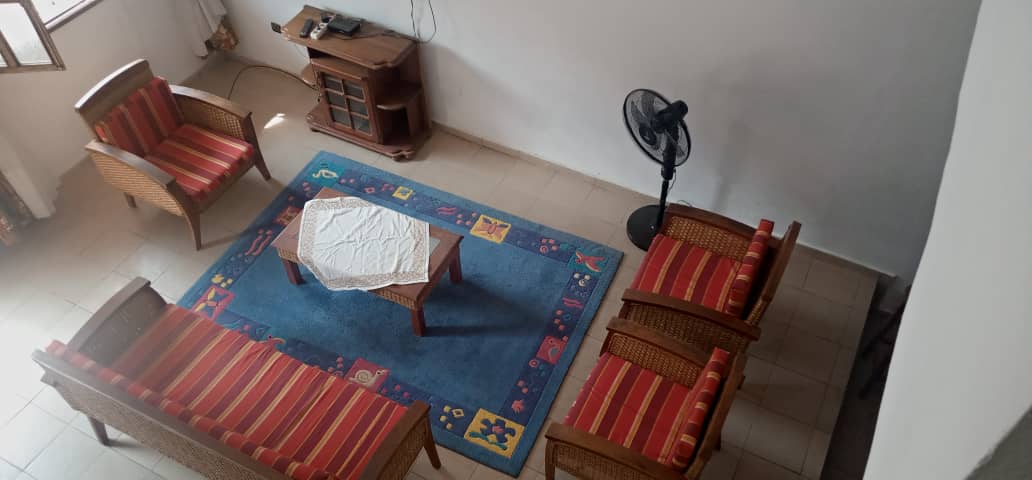 Studio duplex meublé à Odza Yaoundé avec décoration africaine