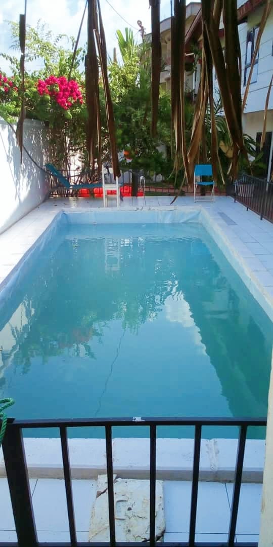 Studio duplex meublé à Odza Yaoundé avec décoration africaine