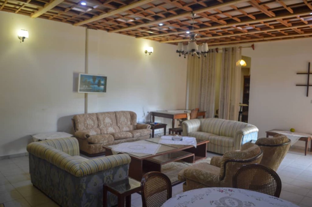 Villa meublée à Nkomo Yaoundé avec jardin et terrasse