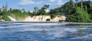 Chutes de la Lobé plongent dans l'Atlantique Kribi Sud Cameroun