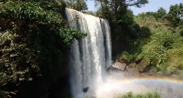 Vue panoramique des chutes de la metche à Bafoussam, Cameroun.
