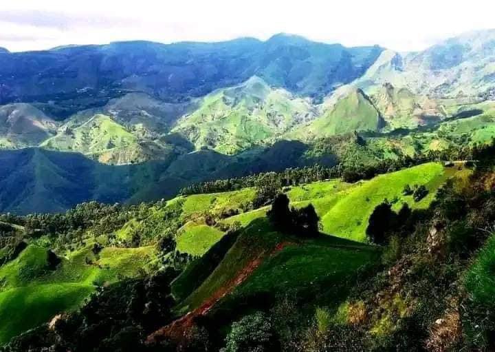 Mont Bamboutos randonnée Cameroun paysage montagne