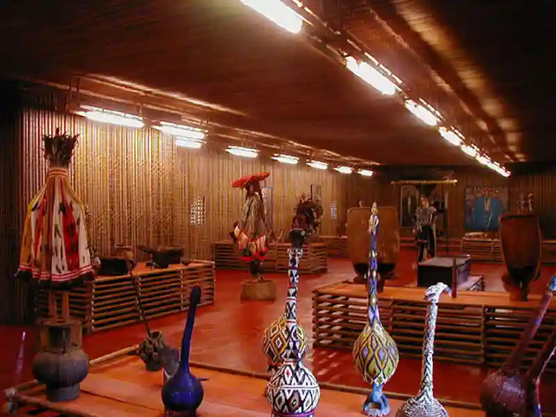 Masques sacrés musée royal chefferie Bandjoun Ouest Cameroun